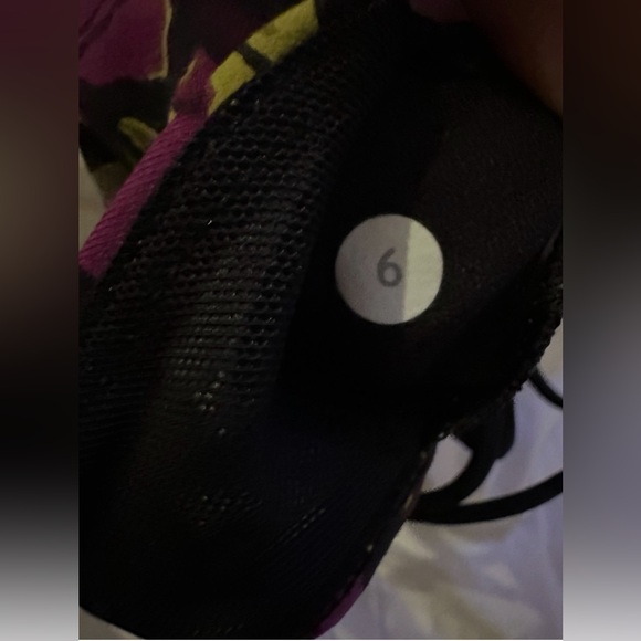 Lululemon Free To Be Zen Bra in Mini Boom Bloom Chartreuse Green Aurora / Black - Picture 9 of 10